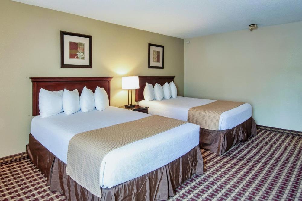 Deluxe Room with 2 Queen Beds, Non-Smoking interior